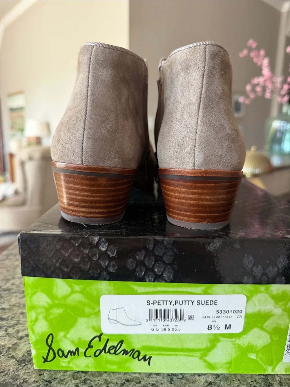EUC/LNIB, Sam Edelman Petty Suede Ankle Booties in Putty Suede